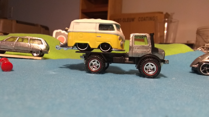 Illustration for article titled Unimog transporter